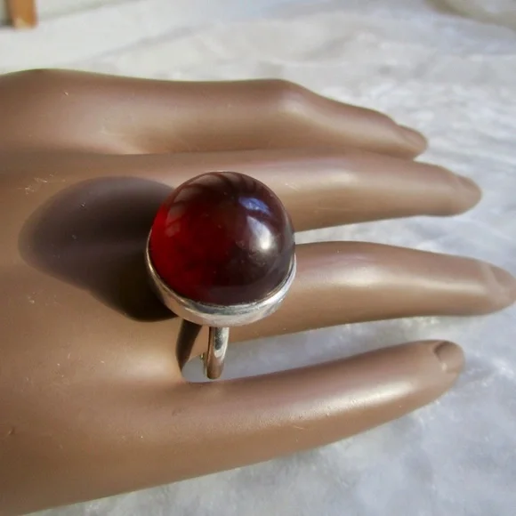 big Baltic amber ring, bezel set, adjustable (currently 7), sterling, vintage - Picture 4 of 9